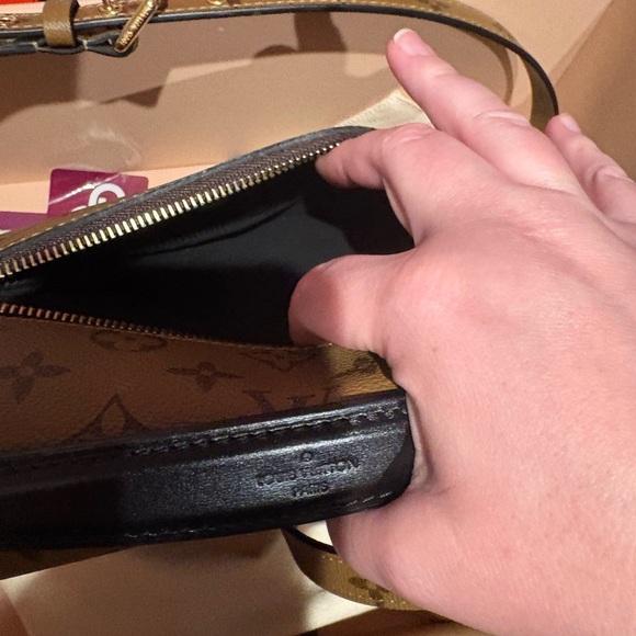 Louis Vuitton Reverse Monogram Pochette Métis - Picture 5 of 16